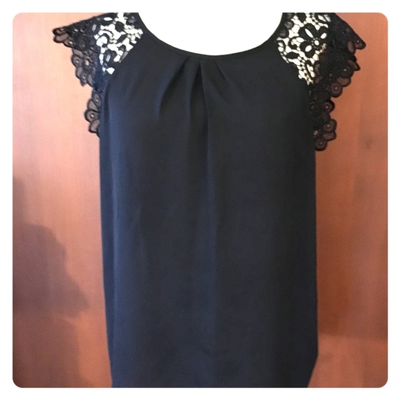 Zara Tops - Zara top with lace sleeve